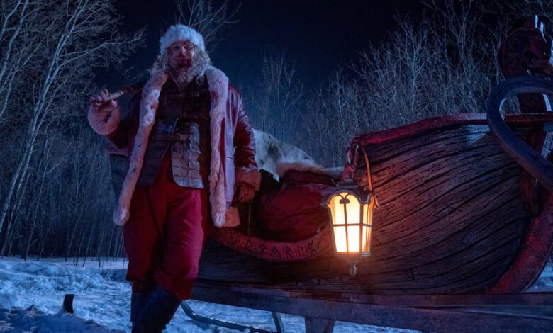 Wild Night (2022) - review, movie opinion [UIP].  Santa and his trusty war hammer