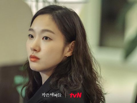 Possessing amazing acting talent, Kim Go Eun successfully brings out the personality of Oh In Joo.