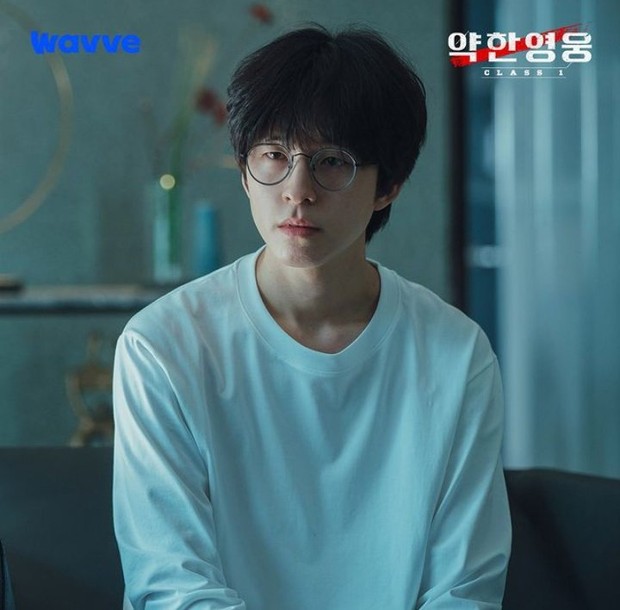 Still Cut Hong Kyung / Photo: Instagram.com/wavve.official