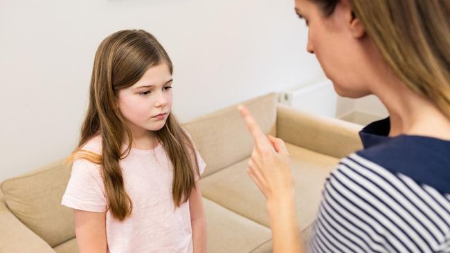 Parents can also bully kids with actors through emotional abuse, here are the signs!