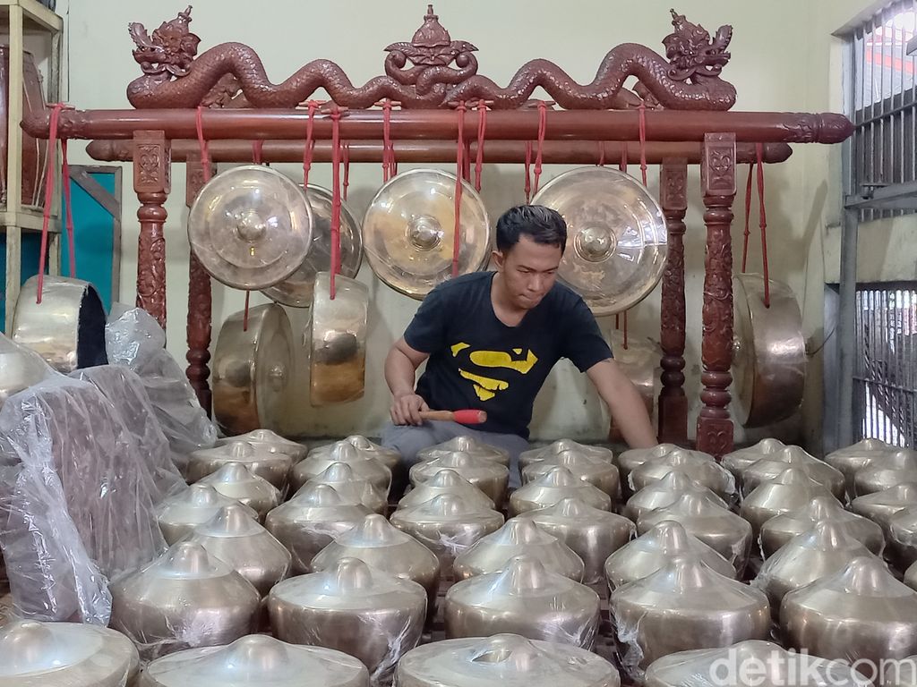 Gamelan Master at UD Supoyo, Virun Village, Mojolaban District, Sukoharjo Regency.