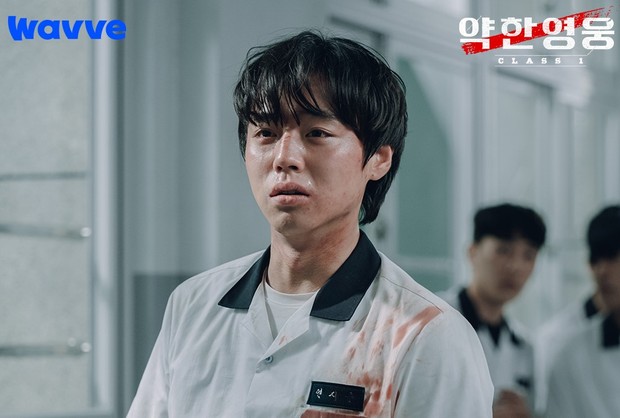 Park Ji Hoon proved the quality of his acting by playing a different character in 'Weak Hero Class 1'.