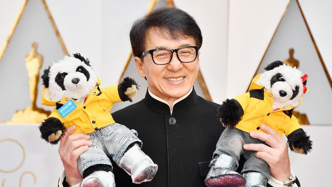 Jackie Chan membeberkan bahwa ia sedang dalam tahap pembicaraan untuk mengerjakan Rush Hour 4, film komedi bersama Chris Tucker.
