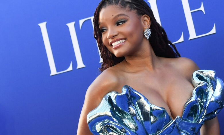 Halle Bailey in meer on sexy looks